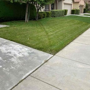 lawn maintenance by La Exelencia Landscaping reviewed on February 2, 2024