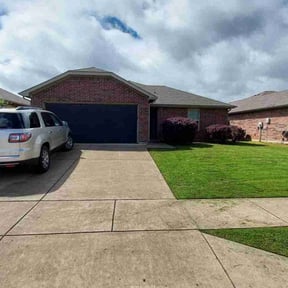 landscaping services by Cals Roll N Mow reviewed on December 4, 2025