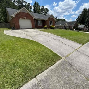 yard care by Edge Life Trimmers reviewed on August 21, 2025