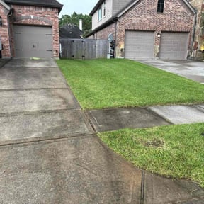 landscape maintenance by Richardson's family lawn service LLC reviewed on August 21, 2025