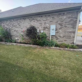 Flower Bed Weeding by Yanouch llc reviewed on October 20, 2025