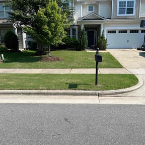 yard care by Oak Landscaping reviewed on August 19, 2025