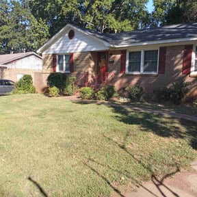 Bush Trimming by Florida's Finest Property Maintenance reviewed on August 16, 2025