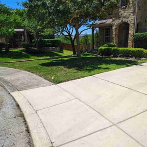 lawn maintenance by BKreativ reviewed on August 17, 2025