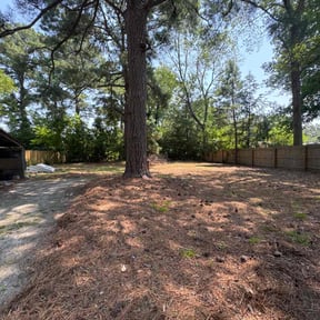 lawn maintenance by Poetry In Motion, LLC reviewed on August 21, 2025