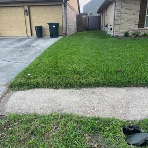 landscaping services by Green And Clean Lawn and Pressure Washing Service reviewed on August 19, 2025