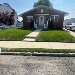 yard maintenance by All Season's reviewed on August 15, 2025