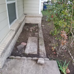 Flower Bed Weeding by John Heckard reviewed on August 16, 2025