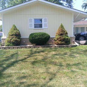 Bush Trimming by Thom's mowing and lawn care reviewed on August 19, 2025