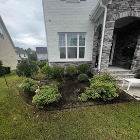 Flower Bed Weeding by Amazing Grass Lawn Service reviewed on August 19, 2025
