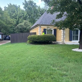 Bush Trimming by J&O landscaping reviewed on August 21, 2025