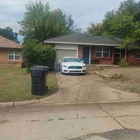 Bush Trimming by Jus Biznizz Landscaping LLC reviewed on October 23, 2025