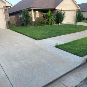 yard maintenance by Lucas Lawn Care reviewed on August 17, 2025