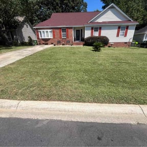 yard service by Twin oaks landscaping reviewed on August 18, 2025
