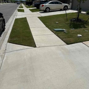 lawn maintenance by Cobbs Construction, LLC reviewed on August 16, 2025