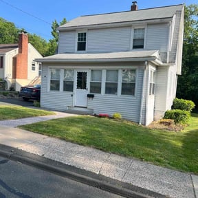 yard maintenance by Rey's Home Solutions L.L.C reviewed on August 20, 2025
