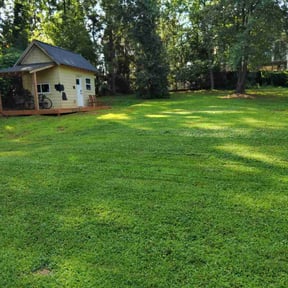 yard maintenance by Olivares Gardening reviewed on August 18, 2025