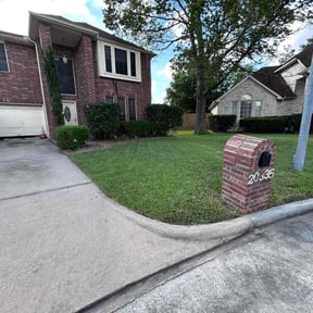 gardening service by CT Mowing reviewed on August 20, 2025