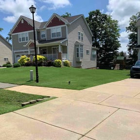 yard service by JLara landscaping reviewed on August 21, 2025