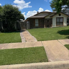 grass maintenance by Mos Landscaping Service reviewed on August 18, 2025