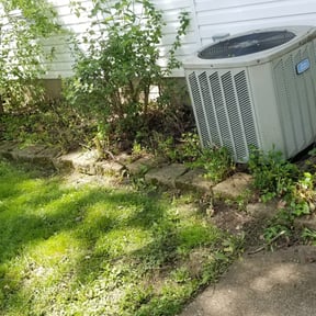 Flower Bed Weeding by Hands on lawn care reviewed on August 17, 2025