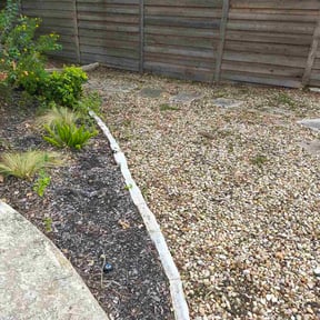 Leaf Removal by Earthworks Landscaping reviewed on November 7, 2025