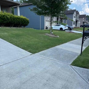 yard work by Tarik&#039;s Lawncare reviewed on May 4, 2024