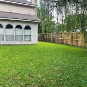 yard maintenance by MowDeal reviewed on August 17, 2025
