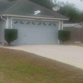 Bush Trimming by C L O V E R reviewed on December 17, 2025