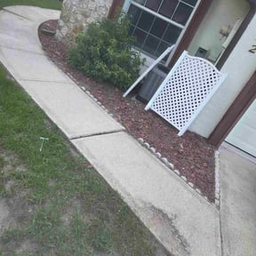 Flower Bed Weeding by Zad&#039;s Lawn Worx reviewed on October 19, 2025