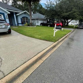 grass maintenance by Caesar’s Premier Landscaping reviewed on August 18, 2025