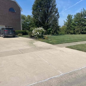 yard maintenance by Los Hombre Landscaping reviewed on May 14, 2024