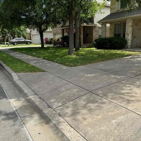 lawn care services by DTE Maintenance Llc reviewed on August 18, 2025