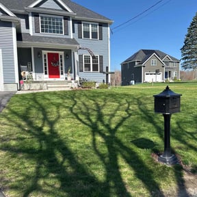 lawn maintenance by Hooks Lawn and More reviewed on August 16, 2025