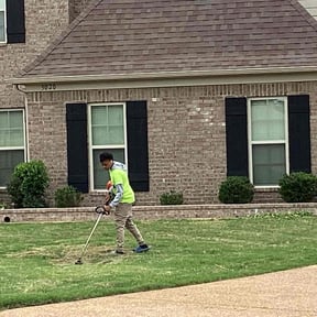 Bush Trimming by Creative landscapes of Texas Byron Dirden reviewed on August 21, 2025