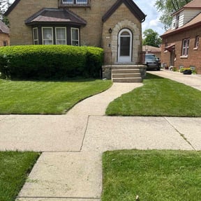 residential landscaping by Arts Landscaping & Maintenance reviewed on August 19, 2025