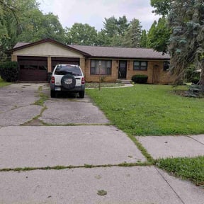 Bush Trimming by Pro Lawns 320 reviewed on August 19, 2026