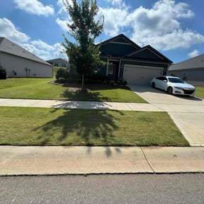 yard service by Rendon & Rendon Lawn Care reviewed on August 15, 2025