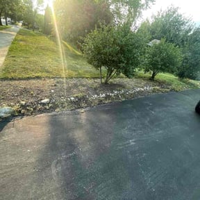 Flower Bed Weeding by B.mendoza lanscaping reviewed on October 18, 2025