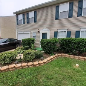 Bush Trimming by Hensley Property Management reviewed on August 15, 2025