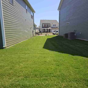 landscape maintenance by Hills&Valleys Lawncare reviewed on August 21, 2025