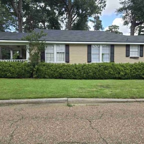 yard care by Exclusive Lawn Service reviewed on August 20, 2025