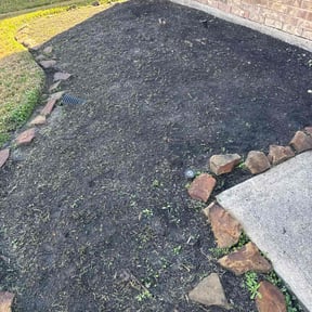 Flower Bed Weeding by El Amigo Landscaping reviewed on July 9, 2026