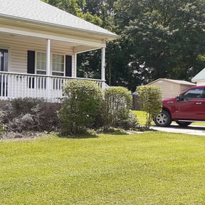 Bush Trimming by Chefs cut lawncare reviewed on August 19, 2025