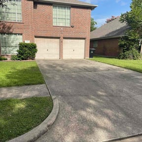 yard service by Michael's Superior Lawn Service reviewed on November 28, 2025