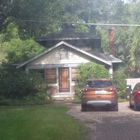 Bush Trimming by DmW Lawn care reviewed on August 21, 2025