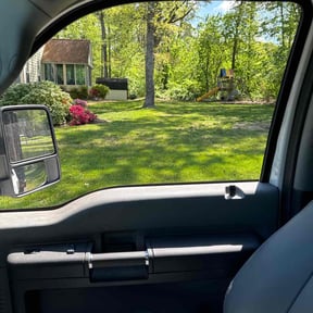 lawn care services by Sosa's Lawn Care & Design LLC reviewed on July 14, 2025