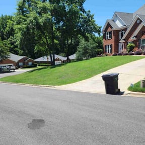 lawn service by Universal lawnscaping reviewed on April 19, 2023