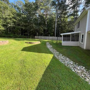 lawn service by Isaiah's Custom Cutz reviewed on August 15, 2025
