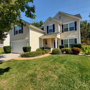 Bush Trimming by Top Lawn Companies, LLC reviewed on August 21, 2025